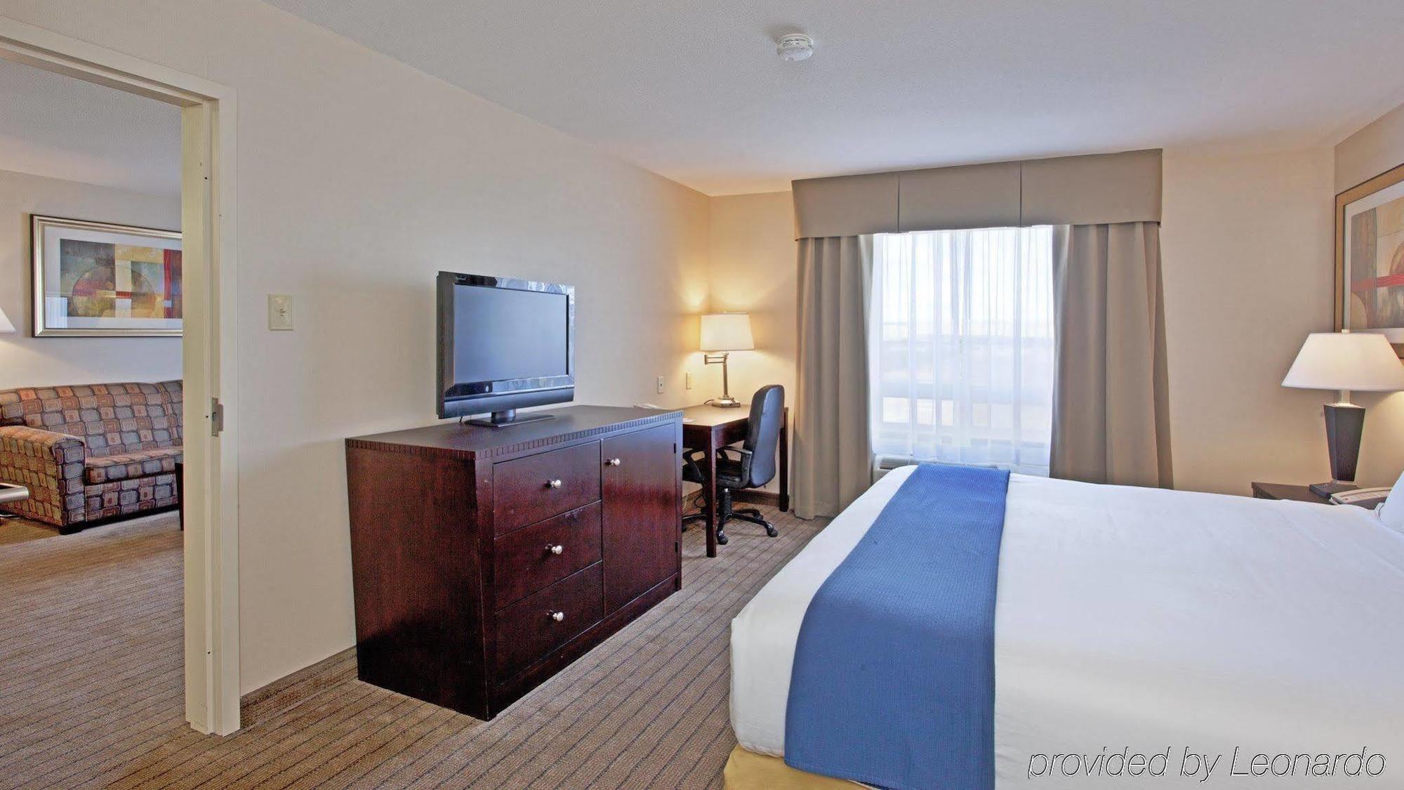 Holiday Inn Express Hotel & Suites Swift Current, An Ihg Hotel Chambre photo