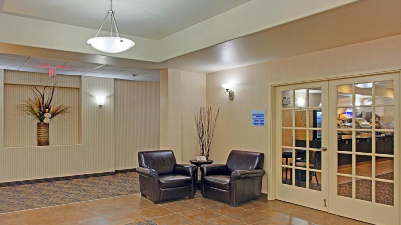 Holiday Inn Express Hotel & Suites Swift Current, An Ihg Hotel Extérieur photo